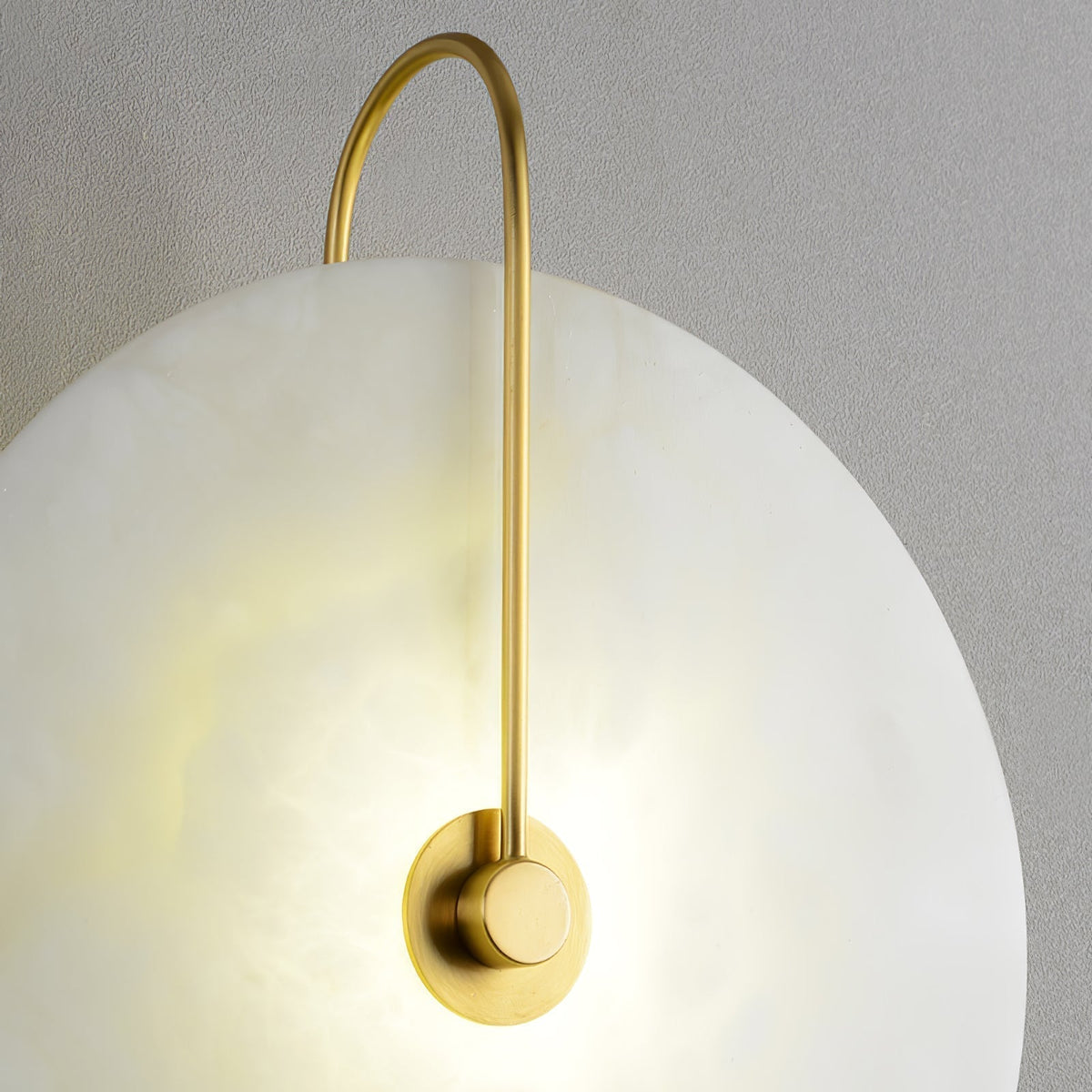 Kristy rund ikonisk cirkelformad LED-vägglampa i alabaster