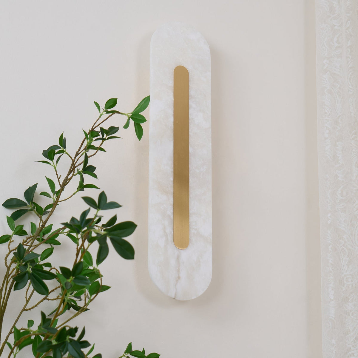 Selvia minimalistisk vägglampa i alabaster