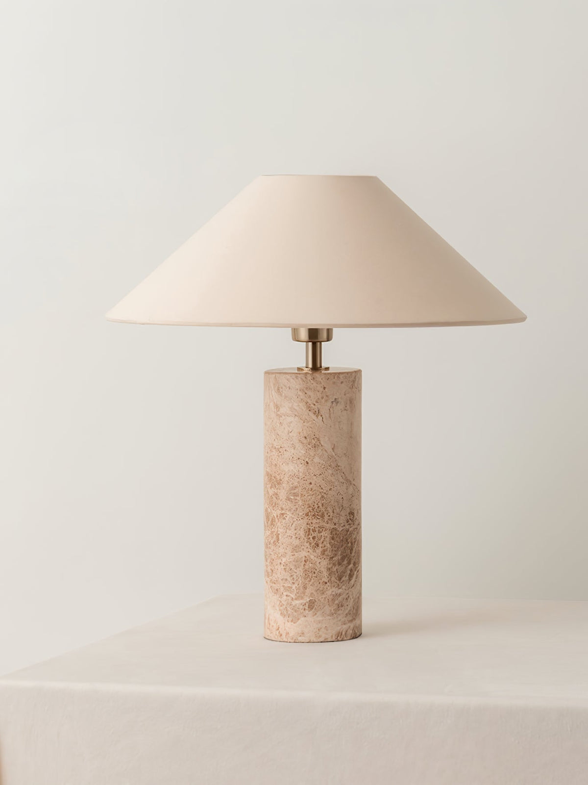 Peterielle moderne marmorbordlampe