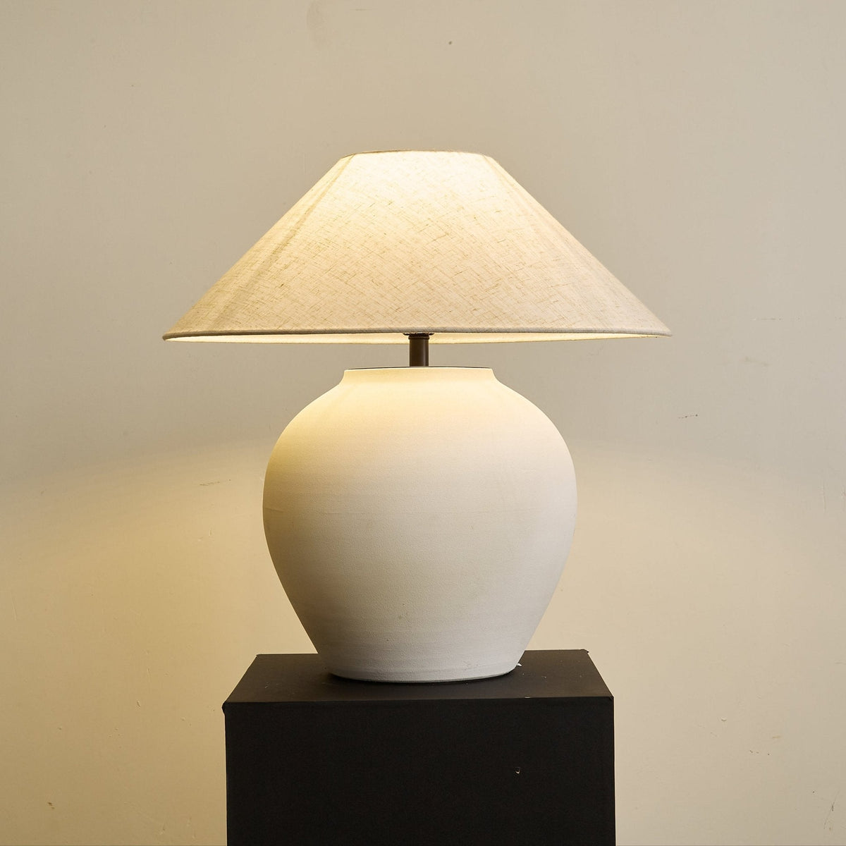 Clay minimalistisk konformad bordslampa