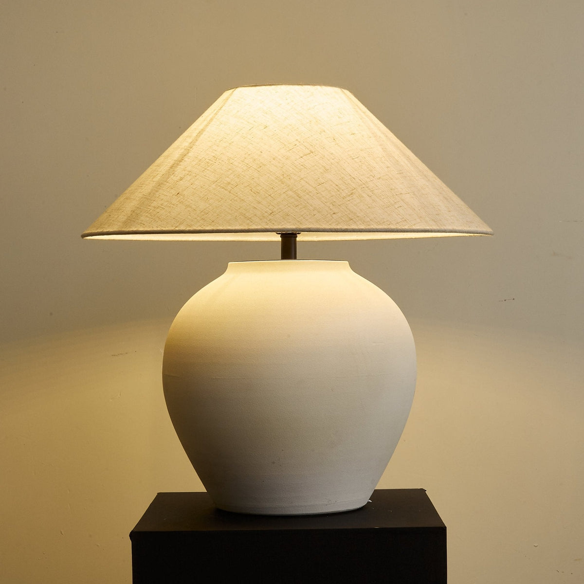 Clay minimalistisk konformad bordslampa