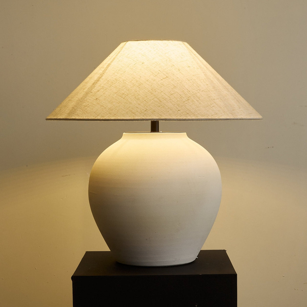 Clay minimalistisk konformad bordslampa