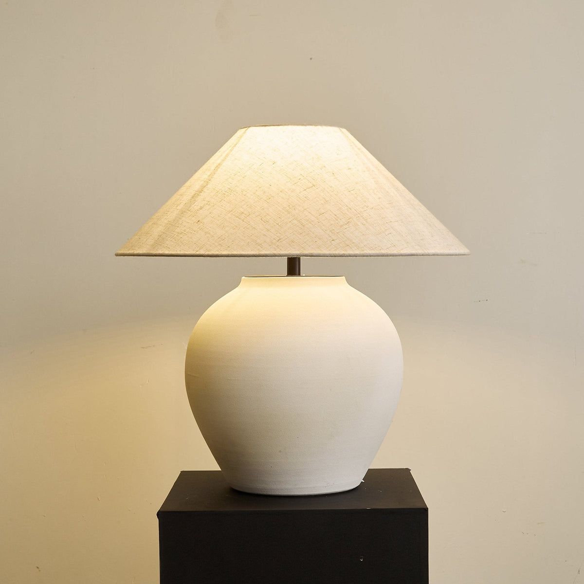 Clay minimalistisk konformad bordslampa