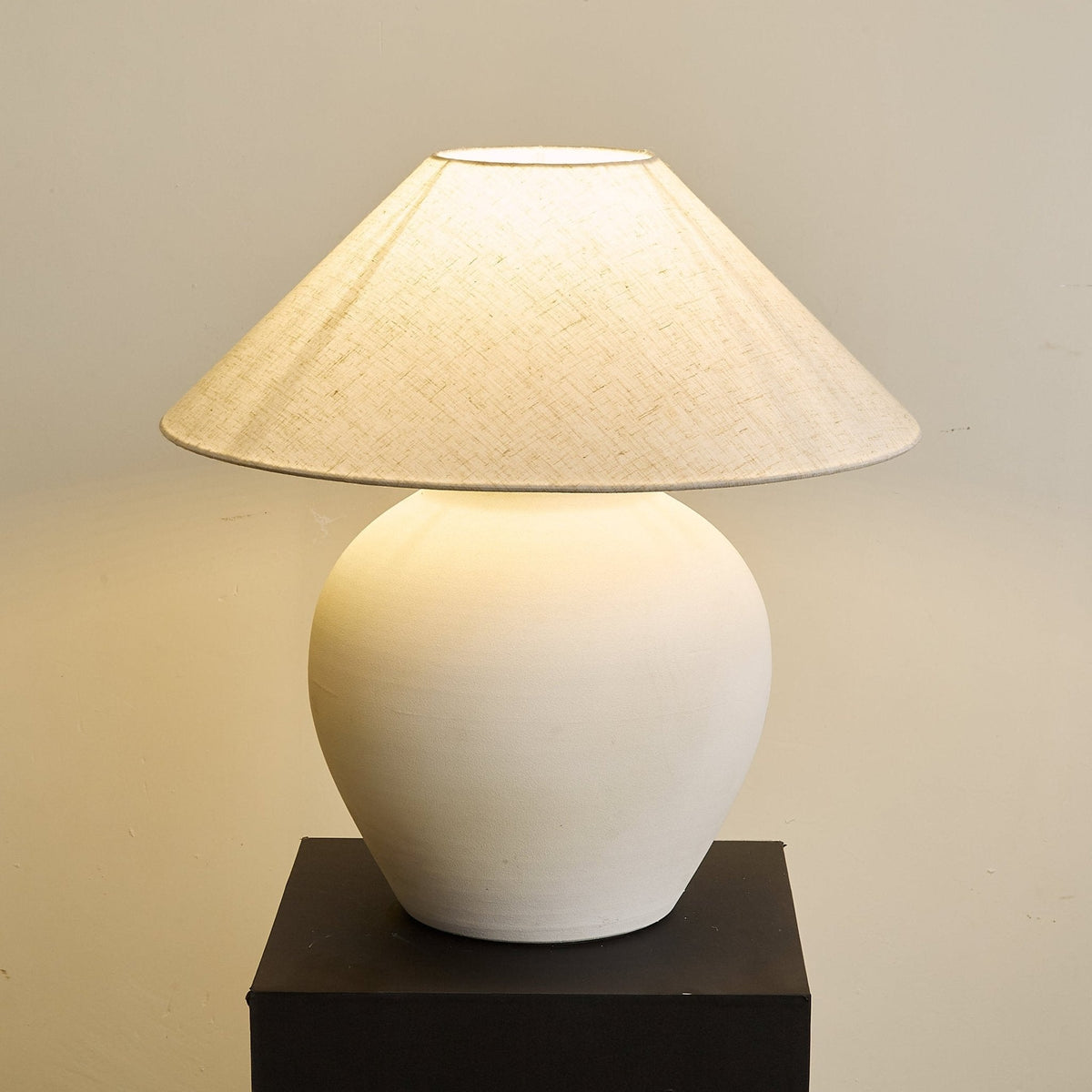 Clay minimalistisk konformad bordslampa