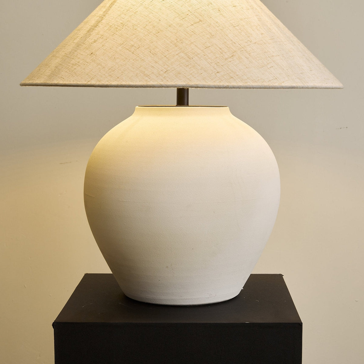 Clay minimalistisk konformad bordslampa