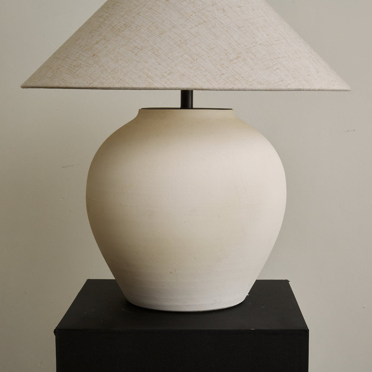 Clay minimalistisk konformad bordslampa