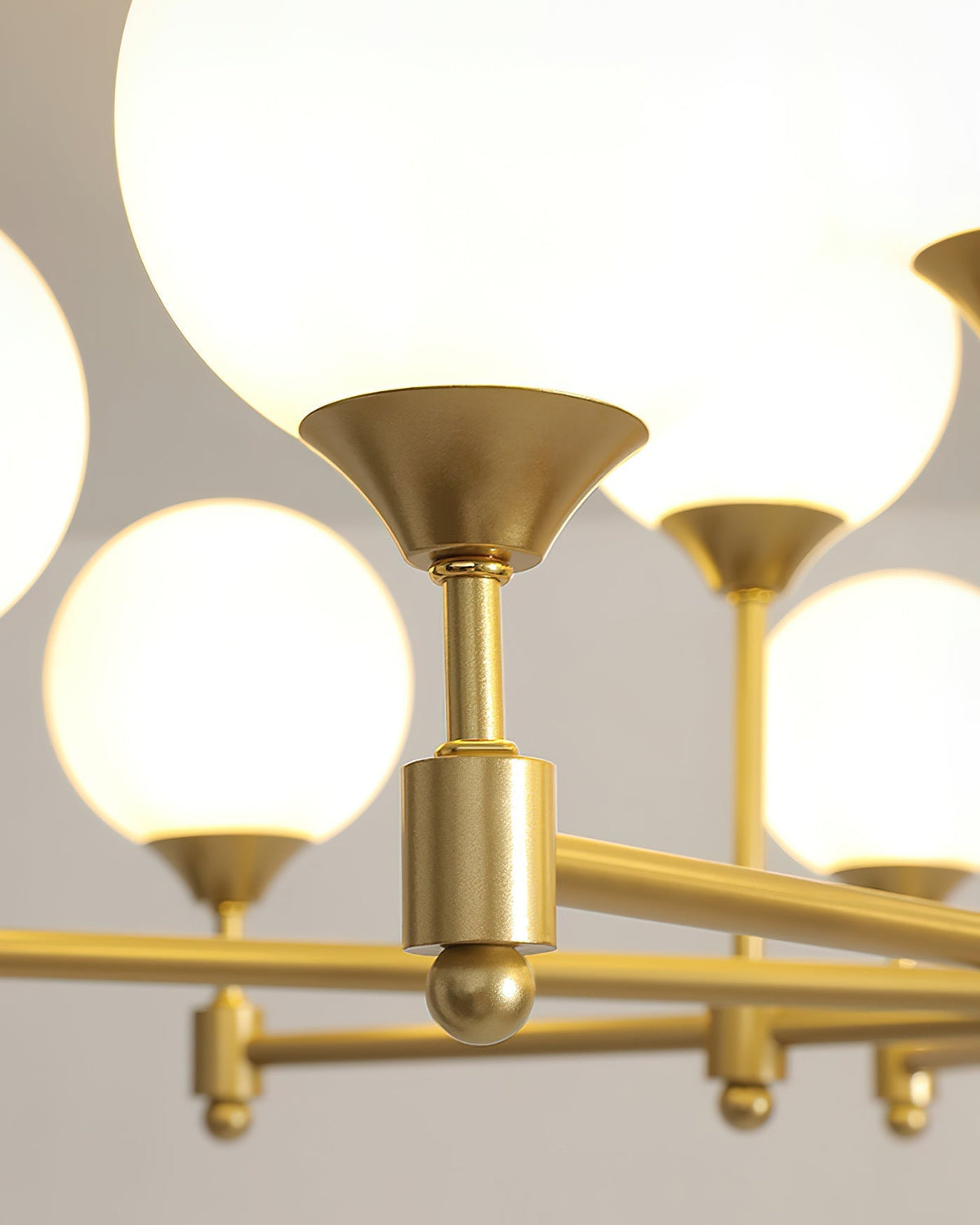 Celireon elegant ljuskrona i glas