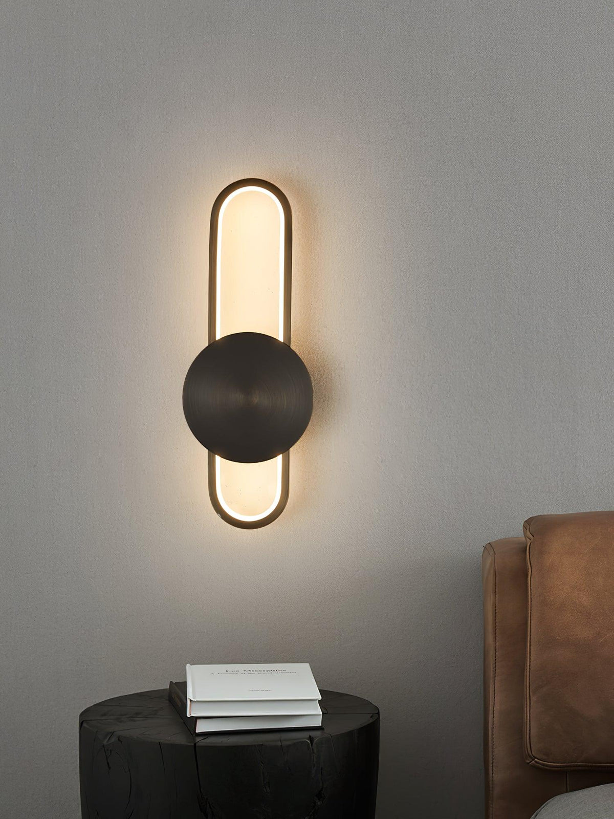Candeeiro de parede Orieniella moderno e minimalista em latão
