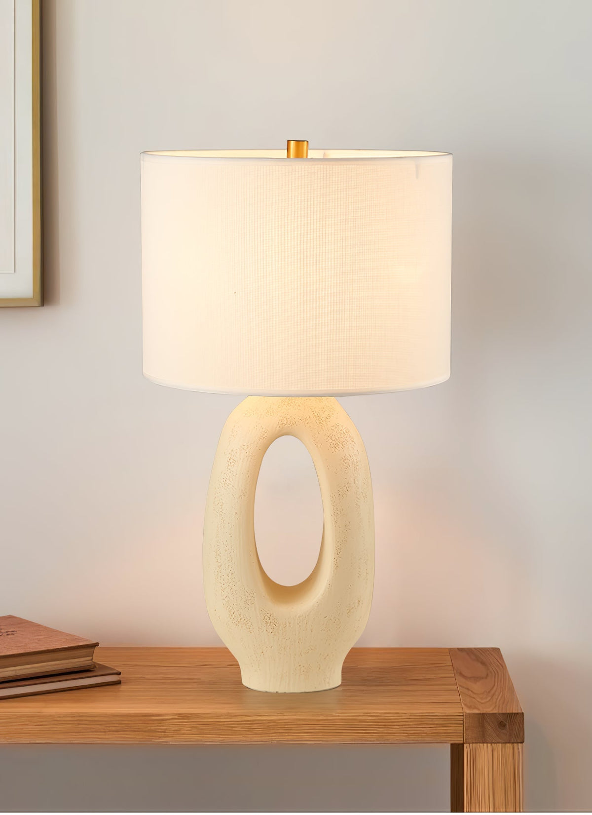 Lumestic skulpturel bordlampe i resin og stof