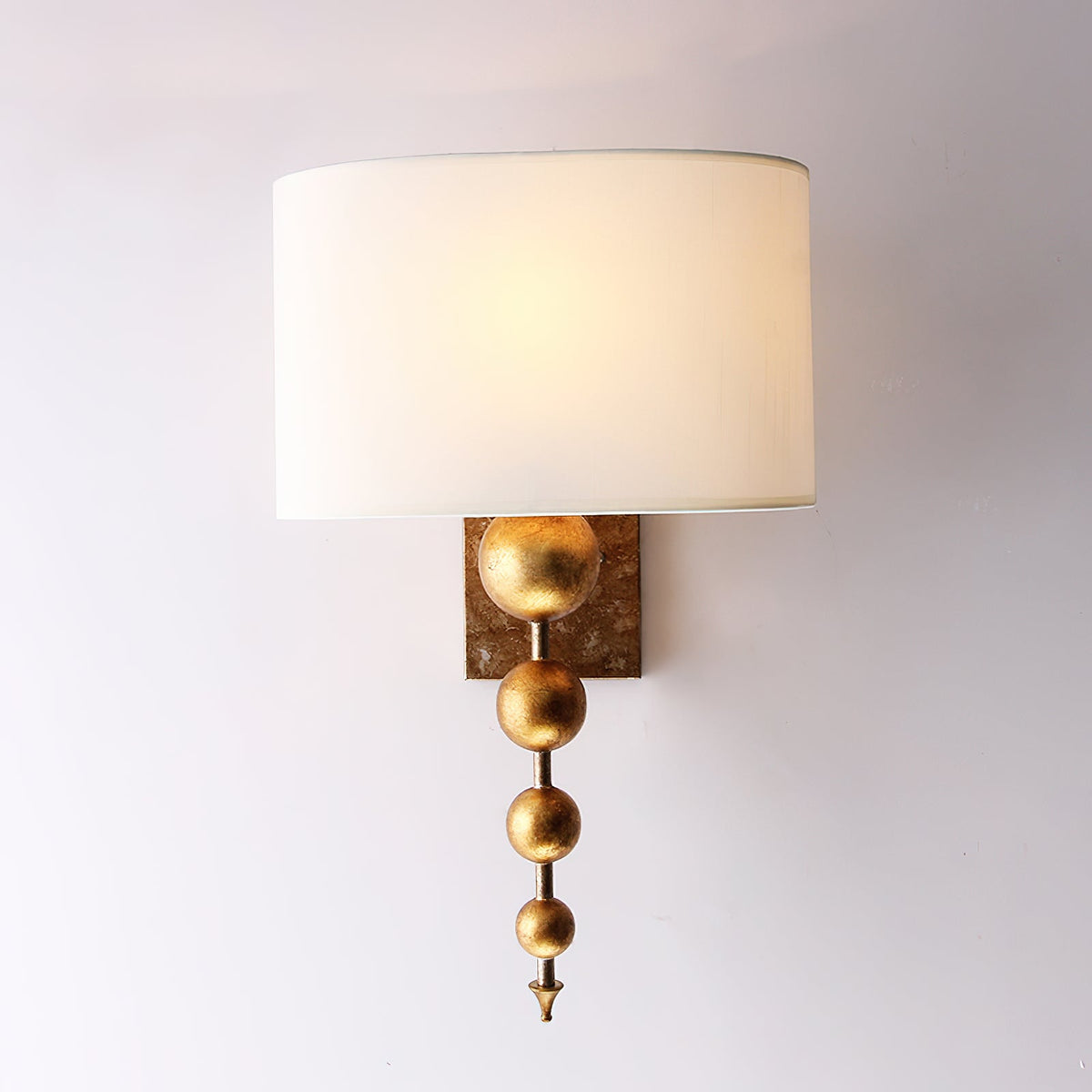 Eirikuvyn premium modern vägglampa i metall och tyg
