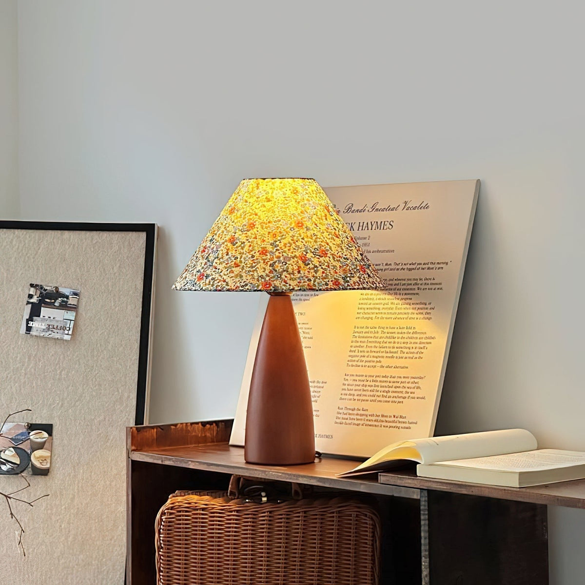 Ber vintagebordslampa i trä