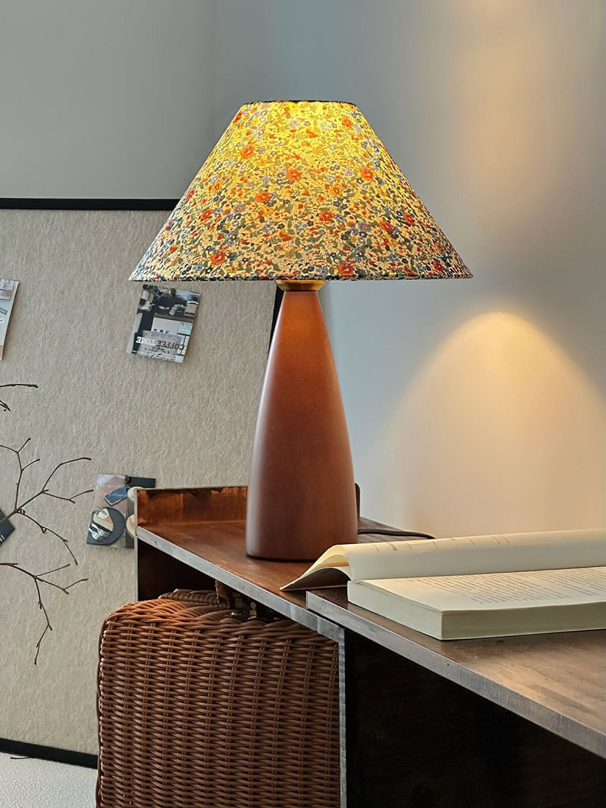 Ber vintagebordslampa i trä