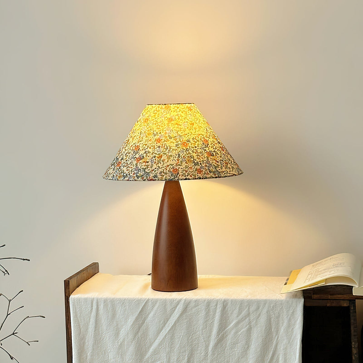Ber vintagebordslampa i trä