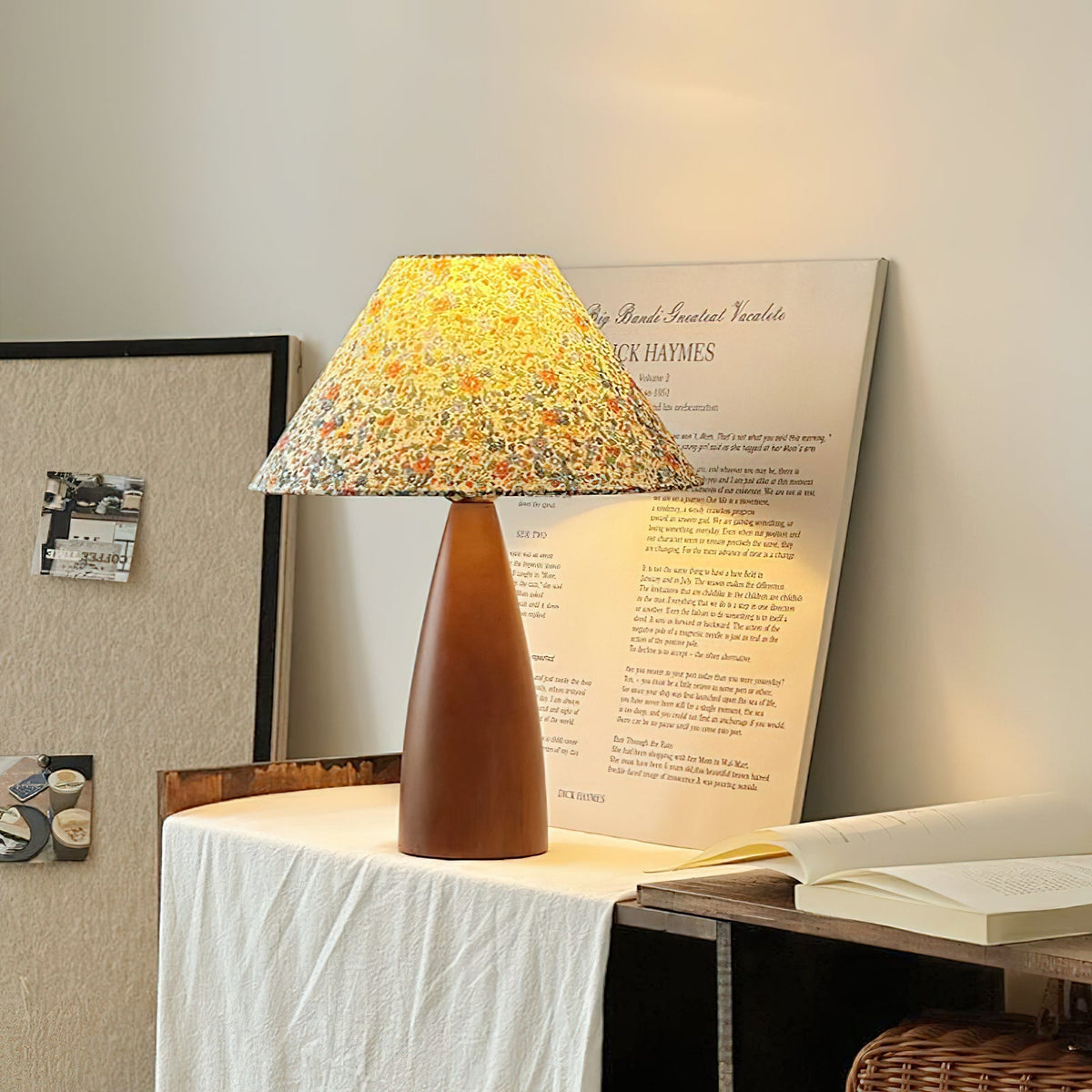 Ber vintagebordslampa i trä