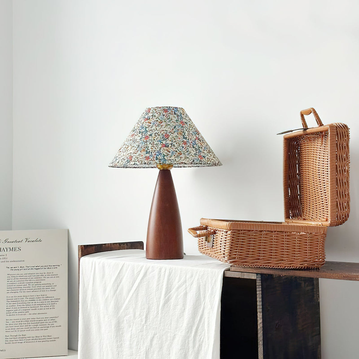 Ber vintagebordslampa i trä