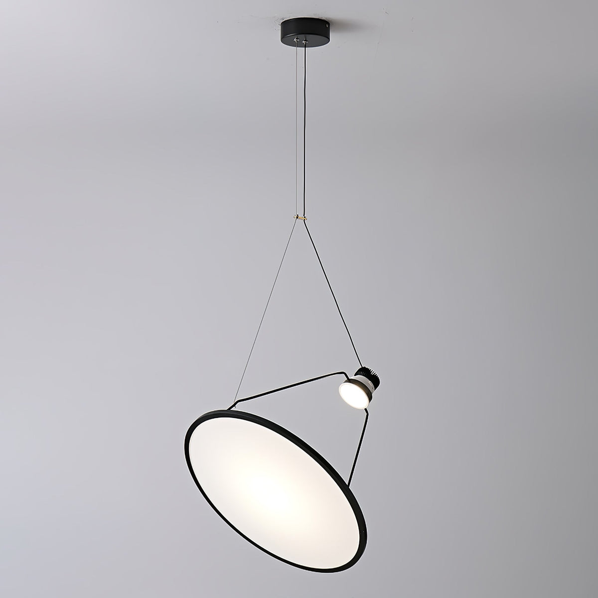 Brio minimalistisk pendellampe i stål