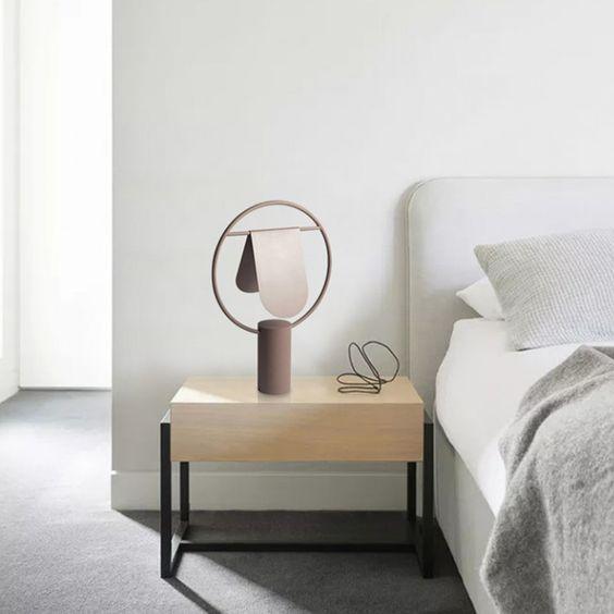 Abigail moderne bordlampe