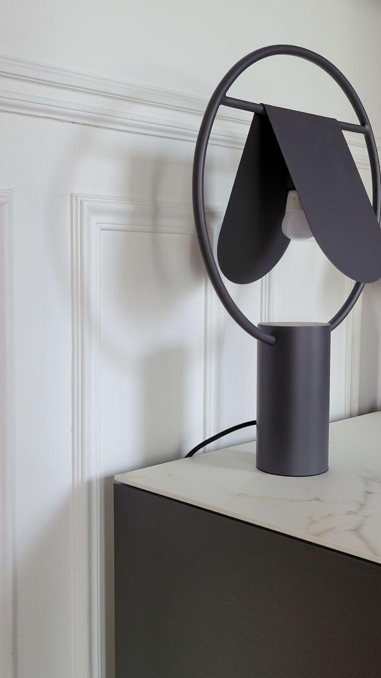 Abigail moderne bordlampe