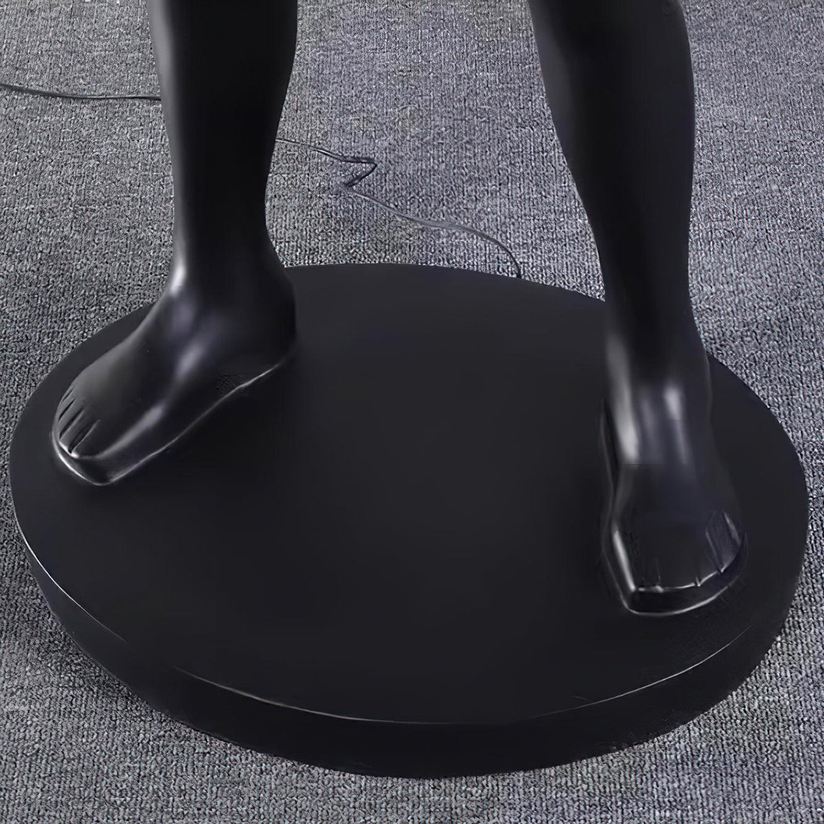 Avenoiella Statue Floor Lamp