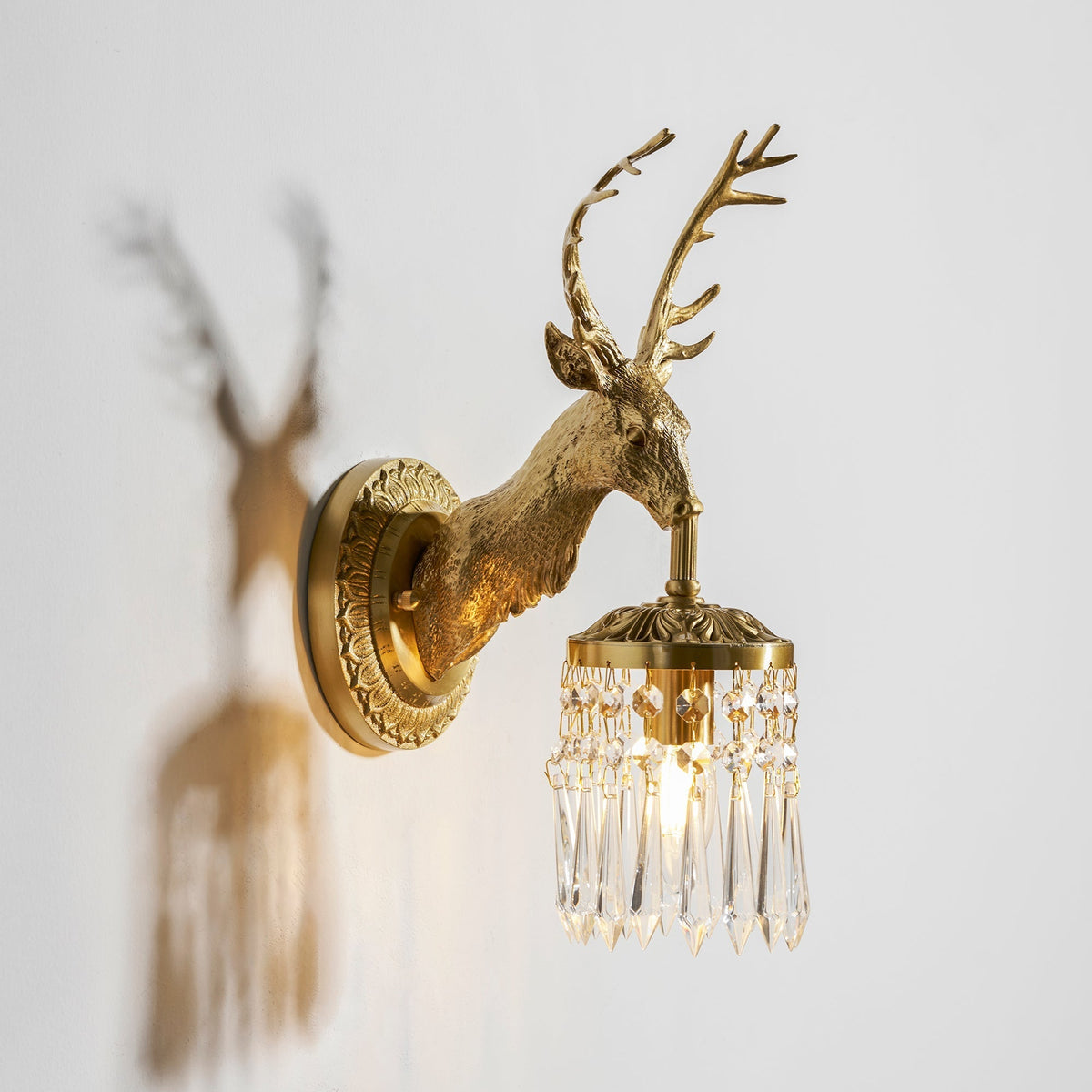Vegg-lampi með hornum og kristal