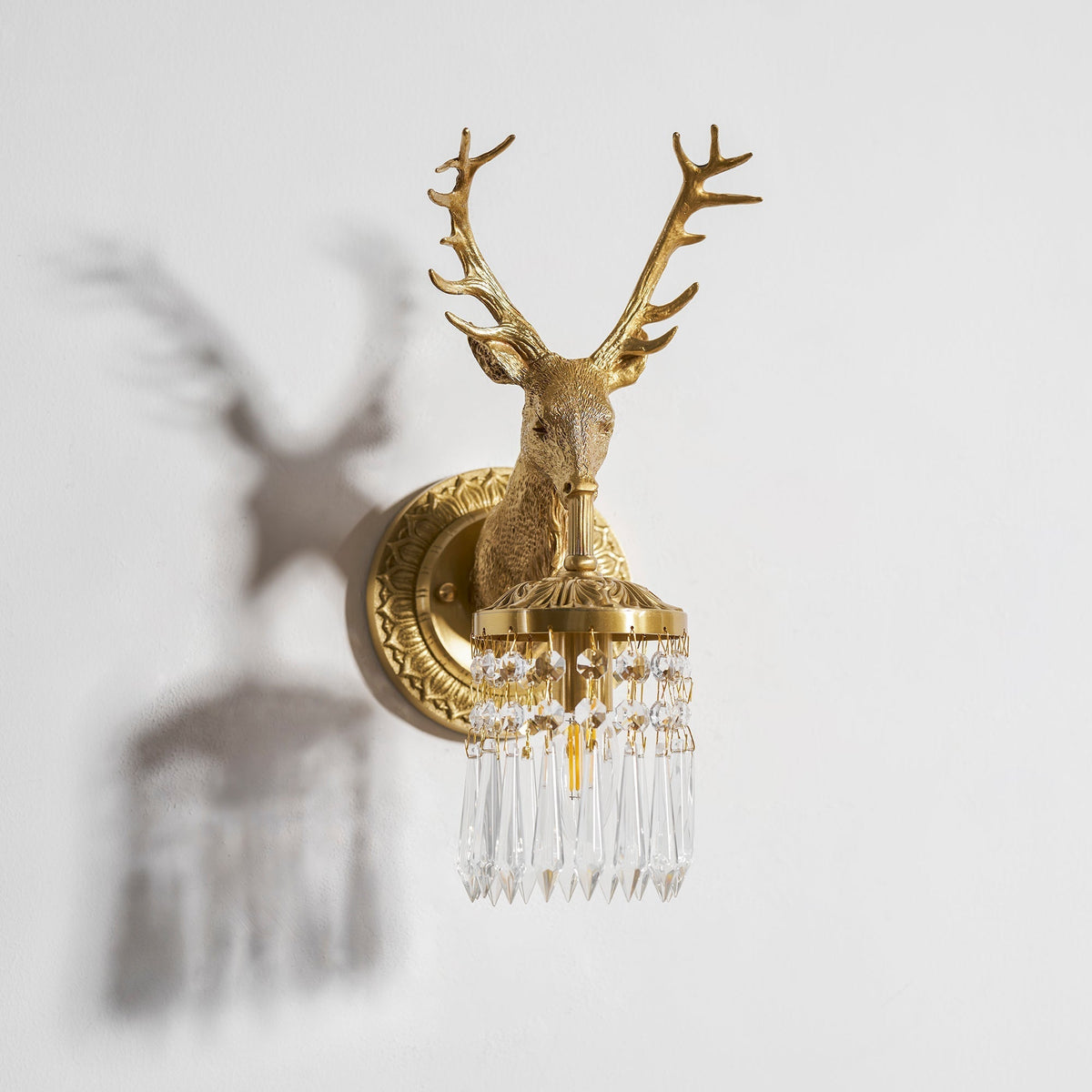 Vegg-lampi með hornum og kristal