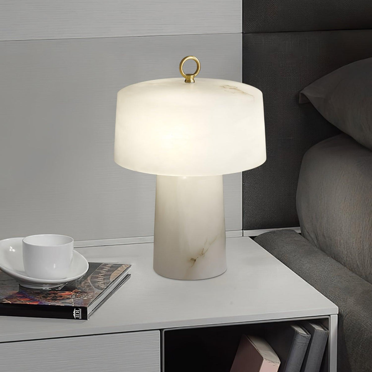 Eurvynyra bordslampa med trumma i alabaster