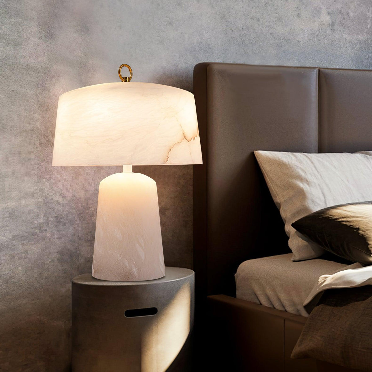Eurvynyra bordslampa med trumma i alabaster