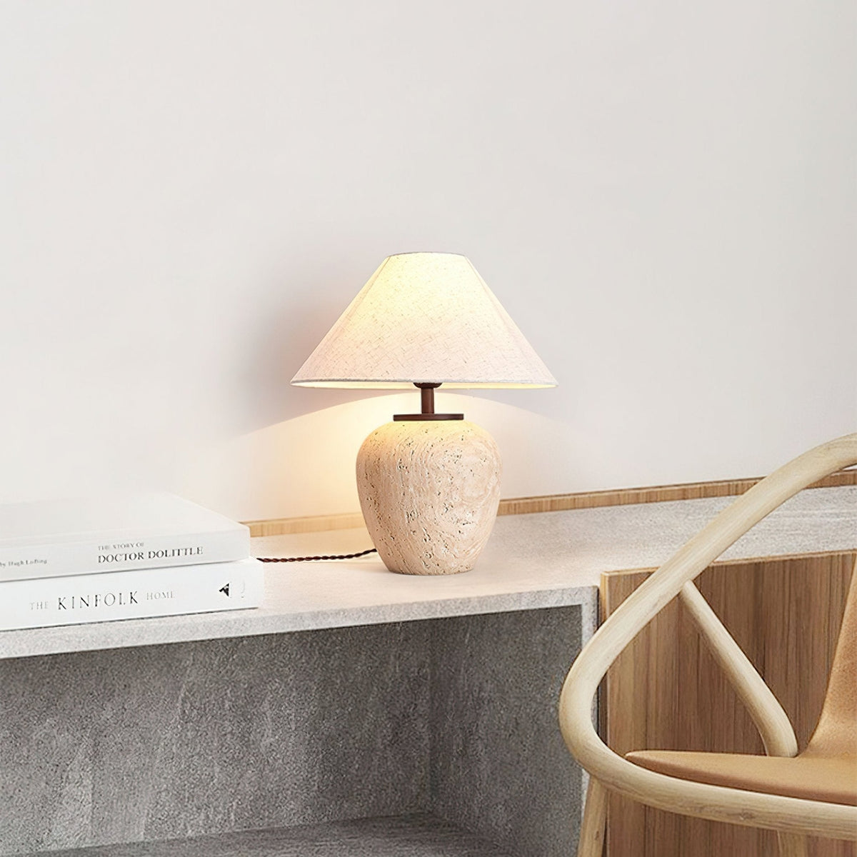 Cazorus kugleformet bordlampe i travertin