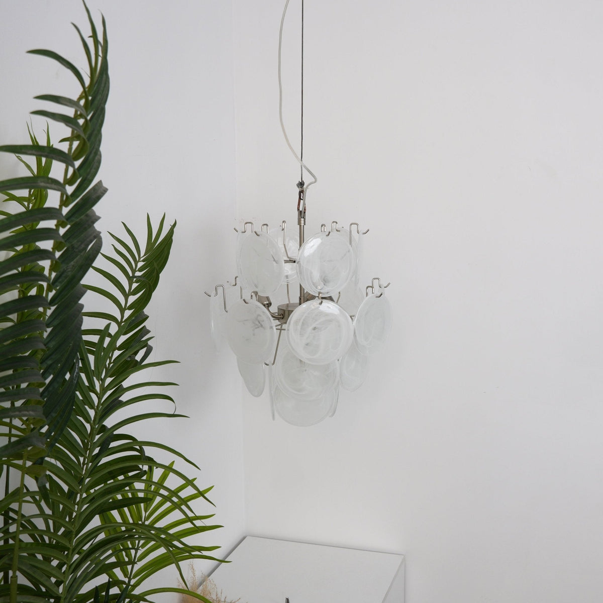 Lioruora lysekrone i abrikosfarvet Murano-glas med skiver, lagdelt kunstnerisk