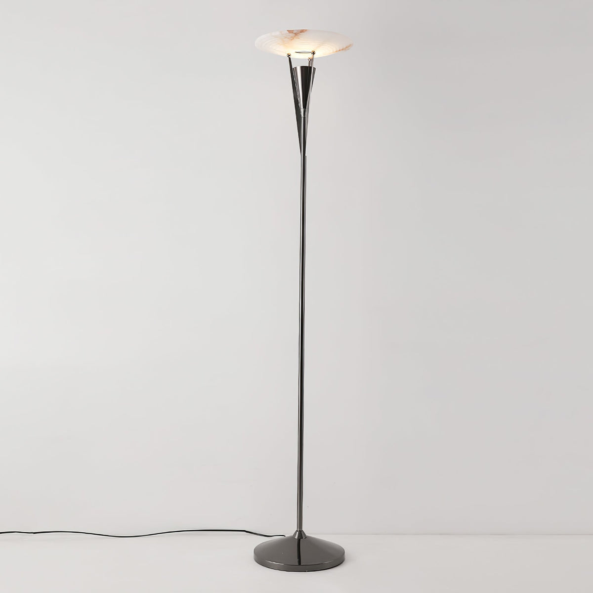 Veloros konformad golvlampa i alabaster