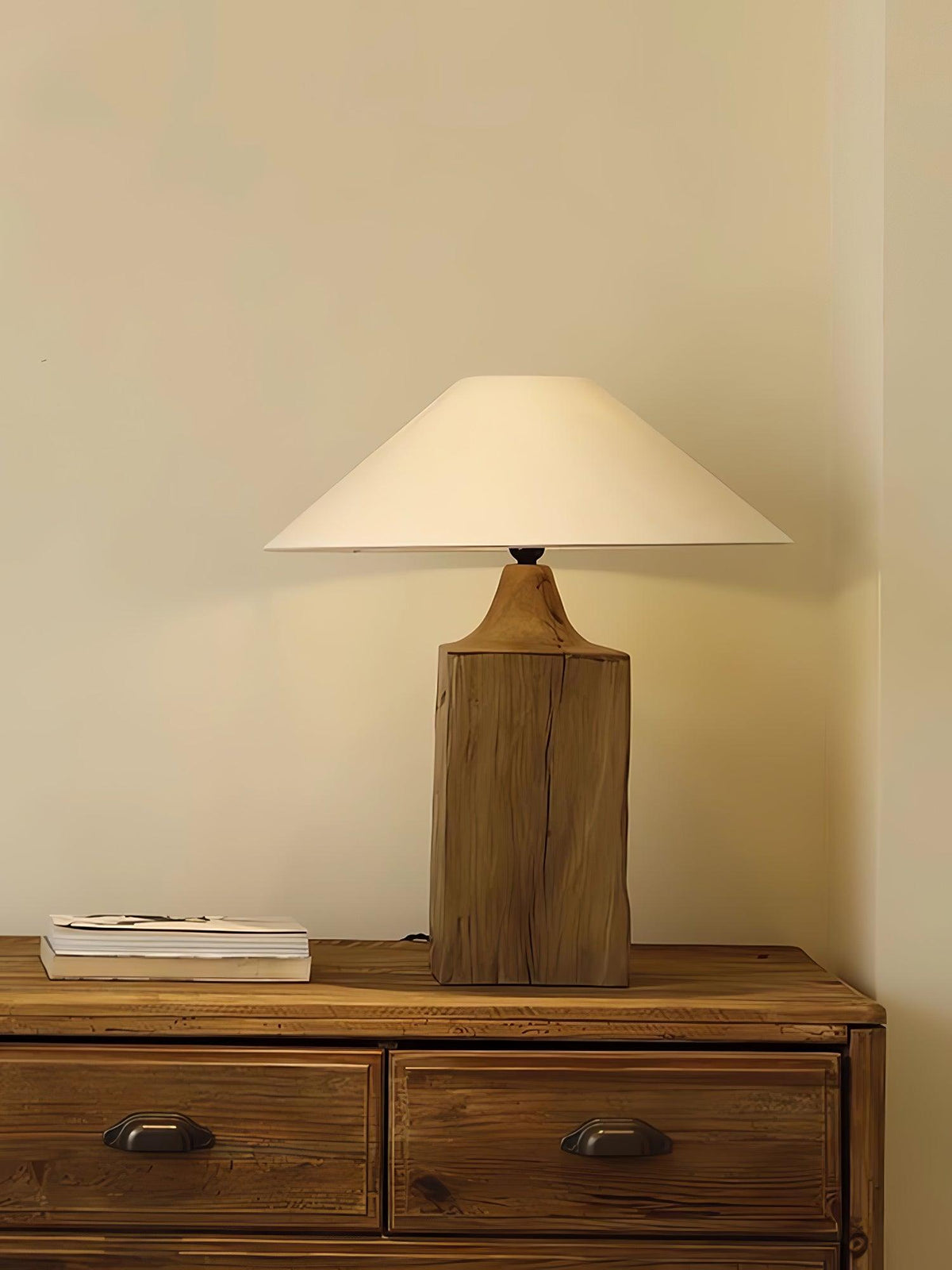 Rustica søjlegulvlampe i træ