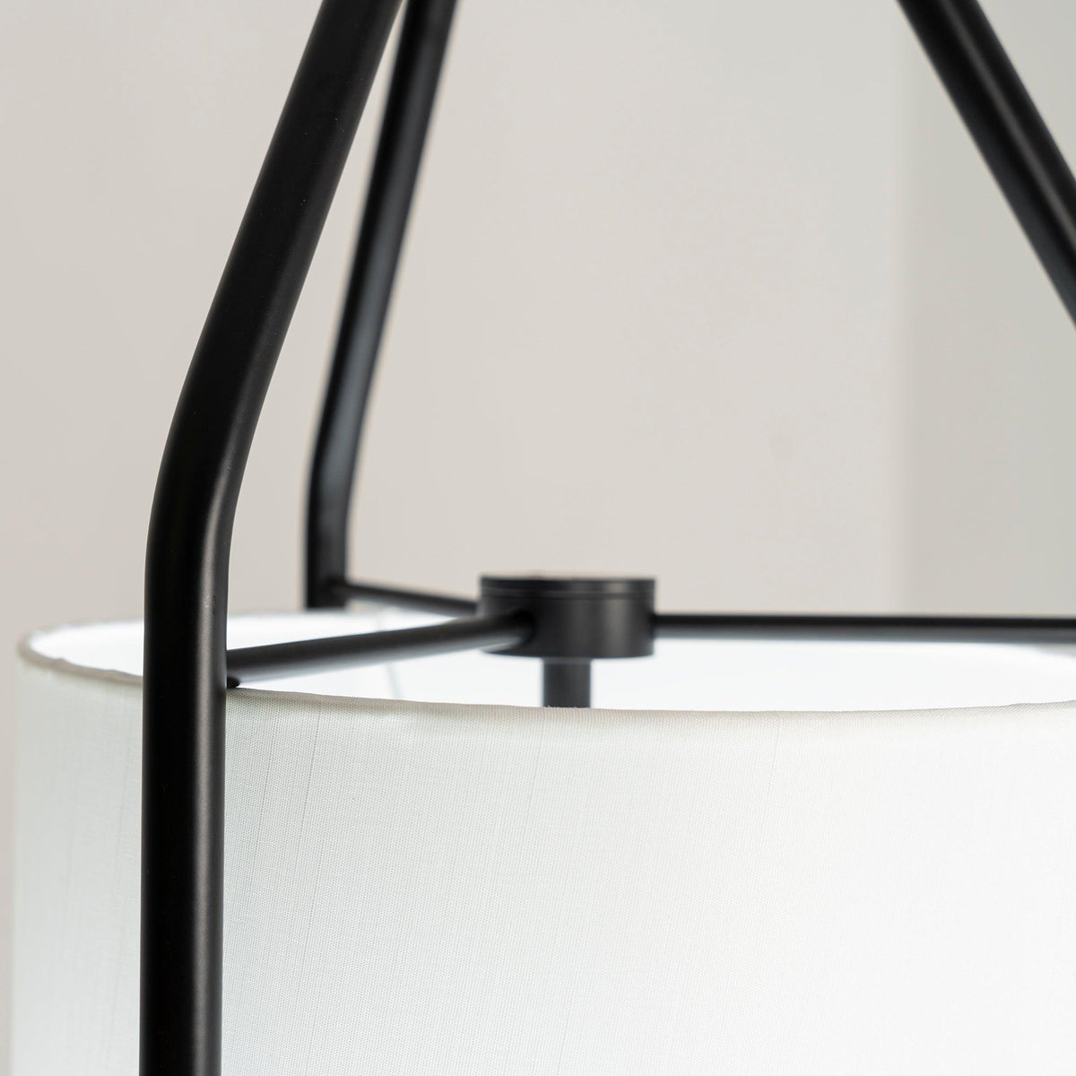 Cex moderne LED-lysekrone i messing med 3 lys