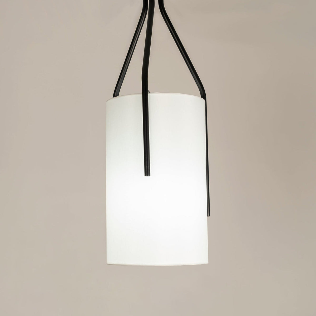 Cex moderne LED-lysekrone i messing med 3 lys