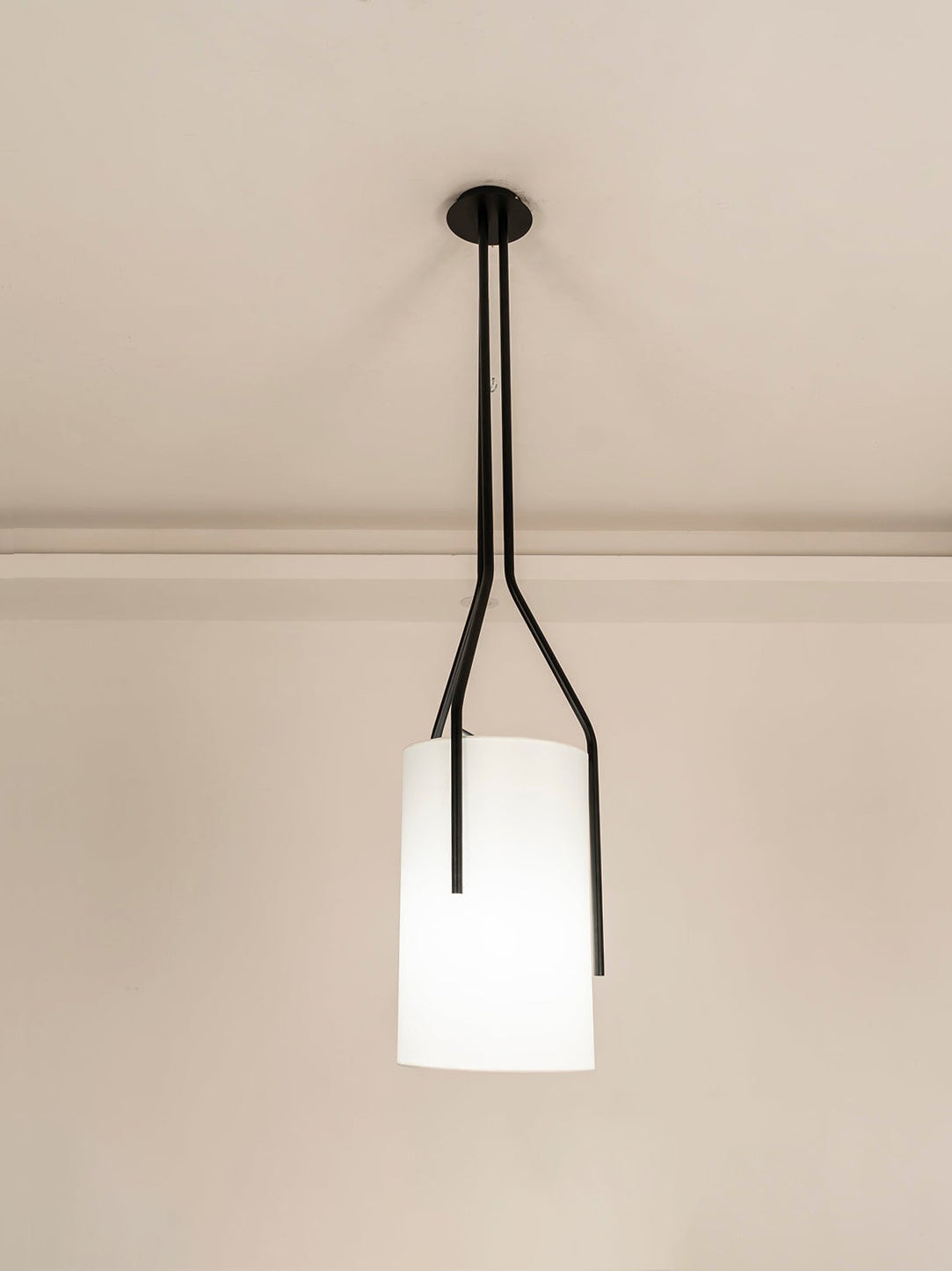 Cex moderne LED-lysekrone i messing med 3 lys