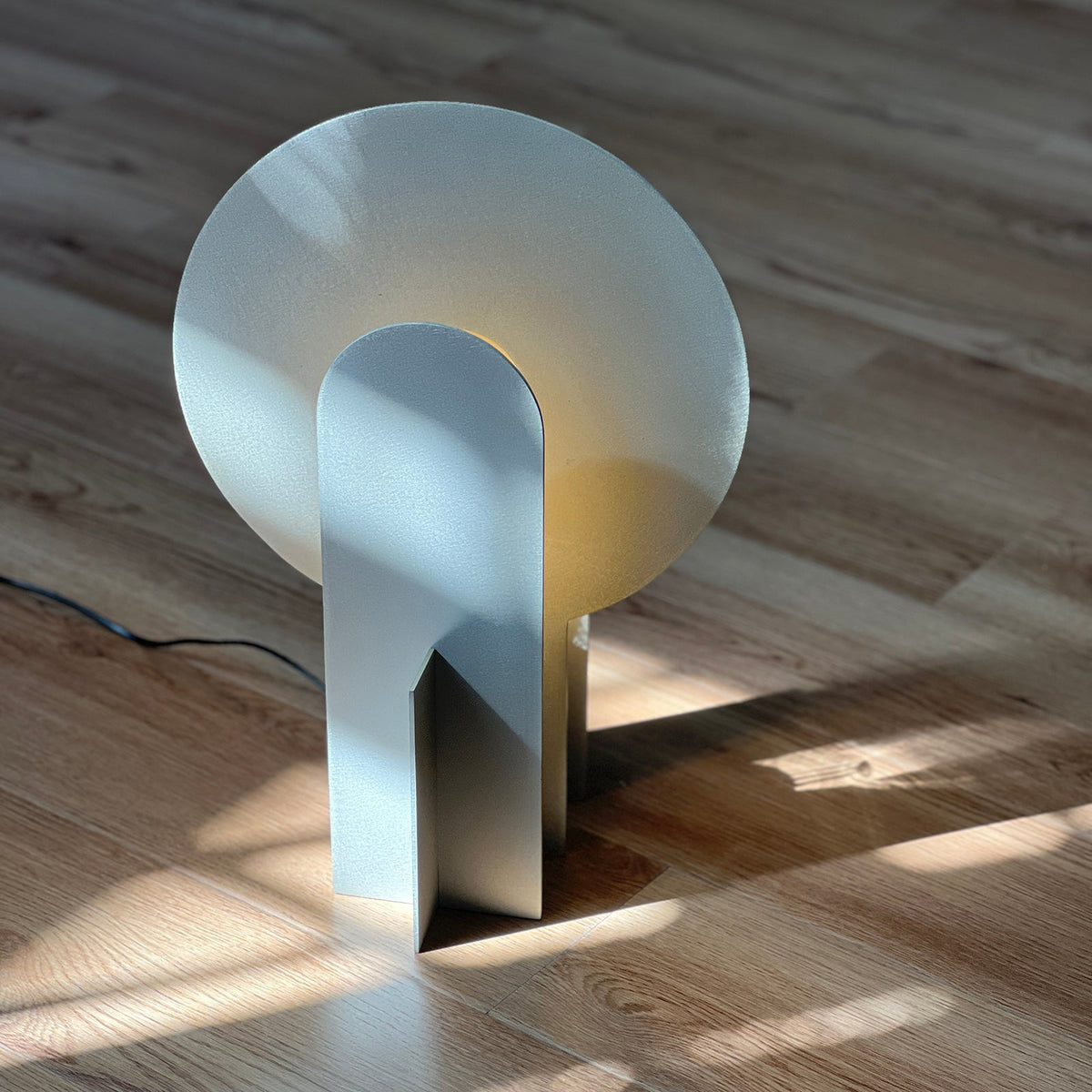Solvique Arch-bordlampe i marmor