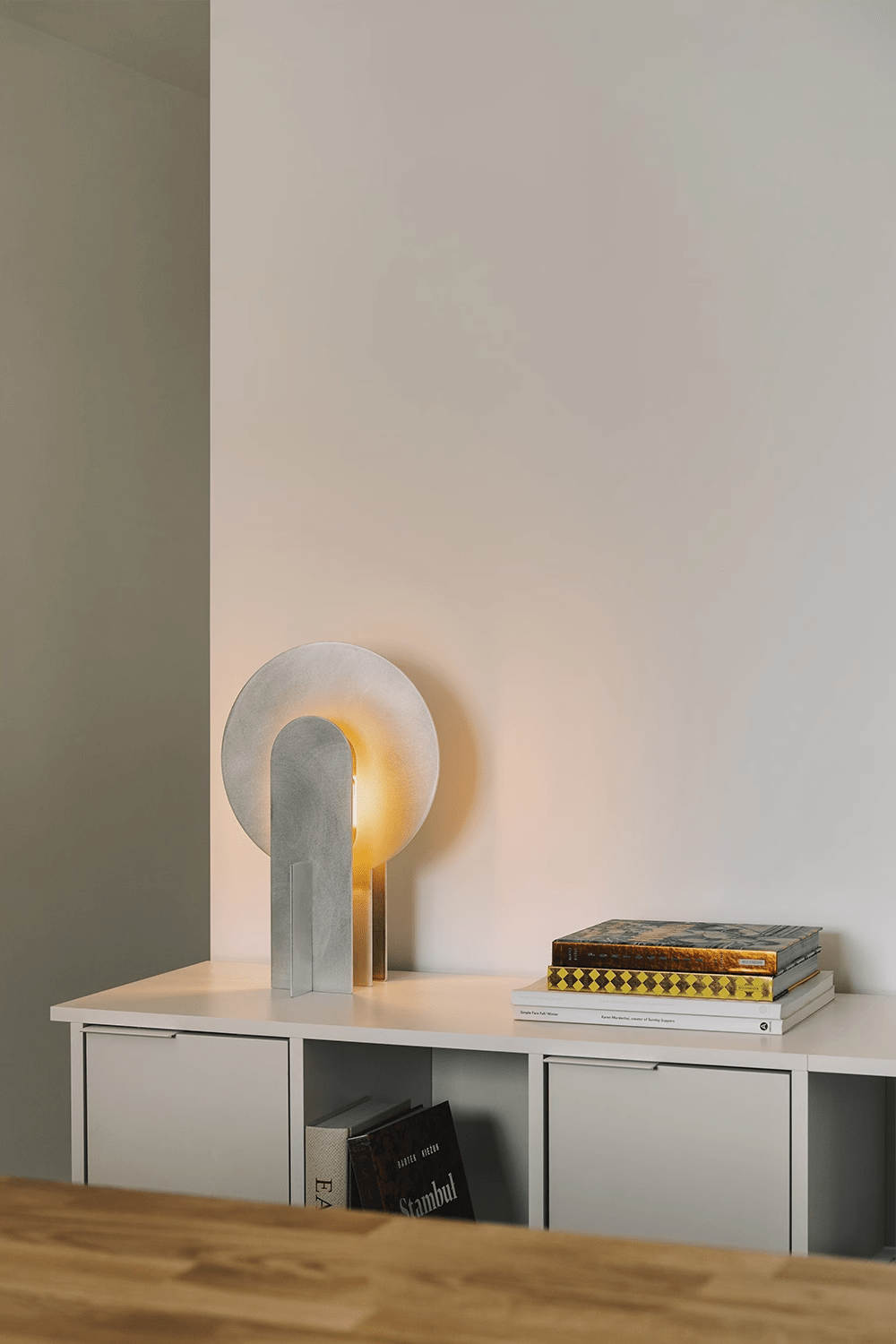 Solvique Arch-bordlampe i marmor