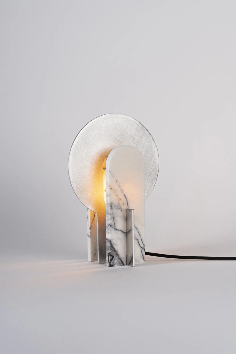 Solvique Arch-bordlampe i marmor