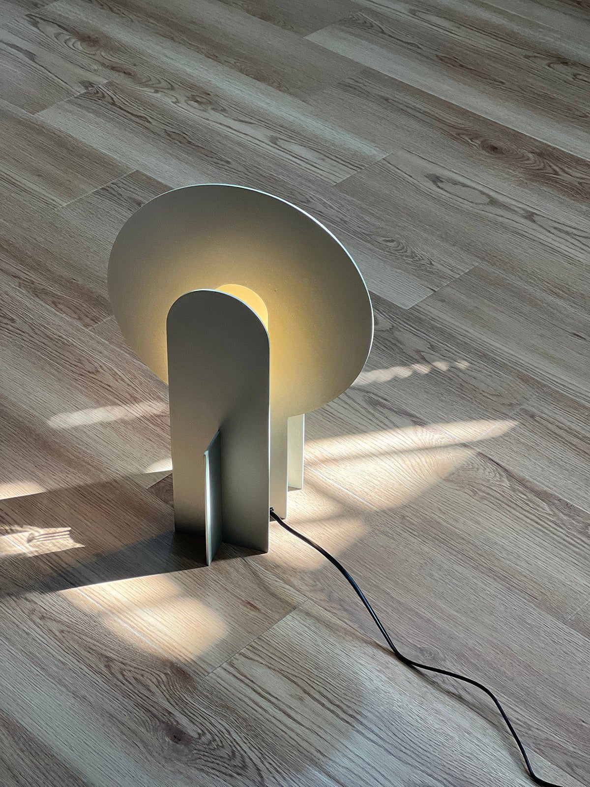 Solvique Arch-bordlampe i marmor