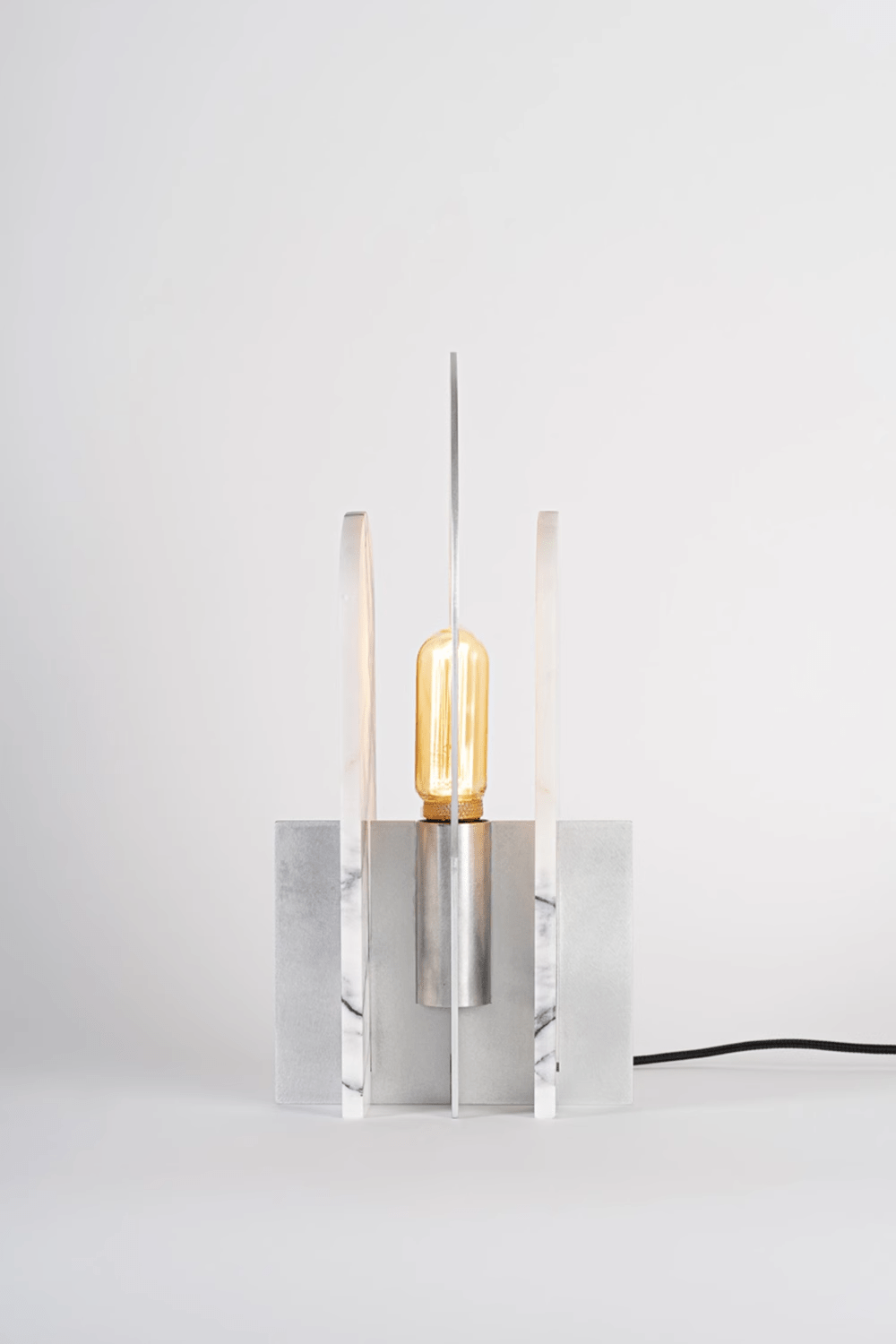 Solvique Arch-bordlampe i marmor