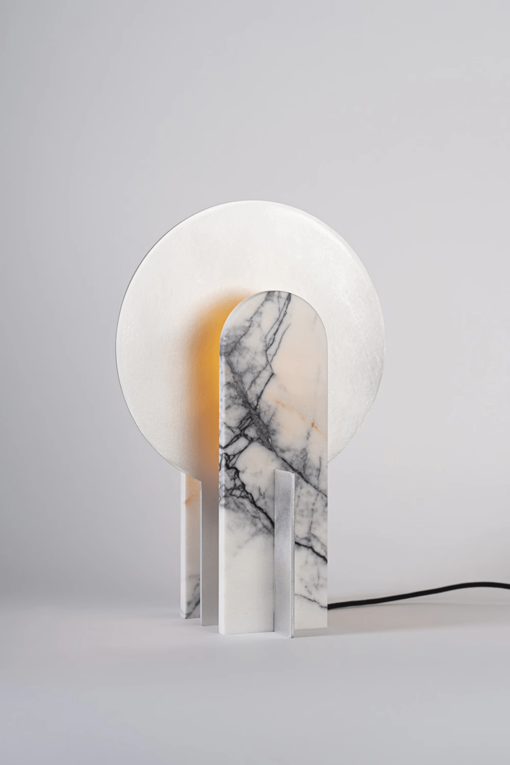 Solvique Arch-bordlampe i marmor