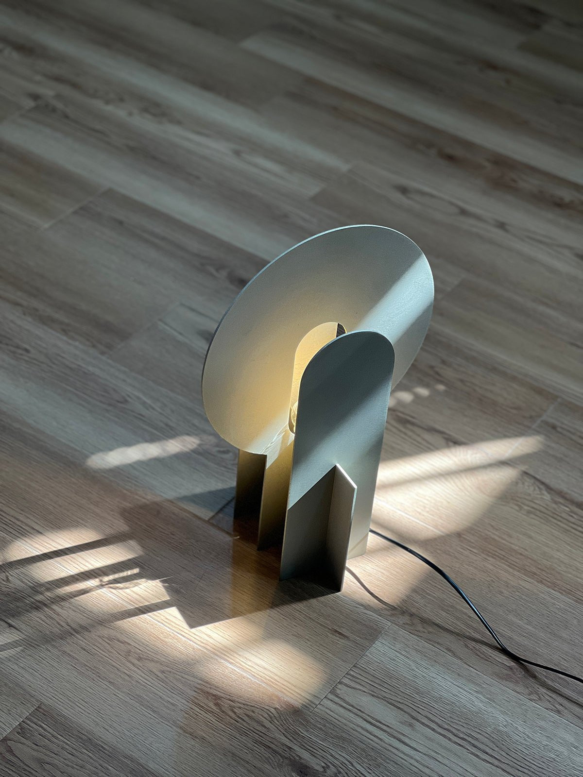 Solvique Arch-bordlampe i marmor