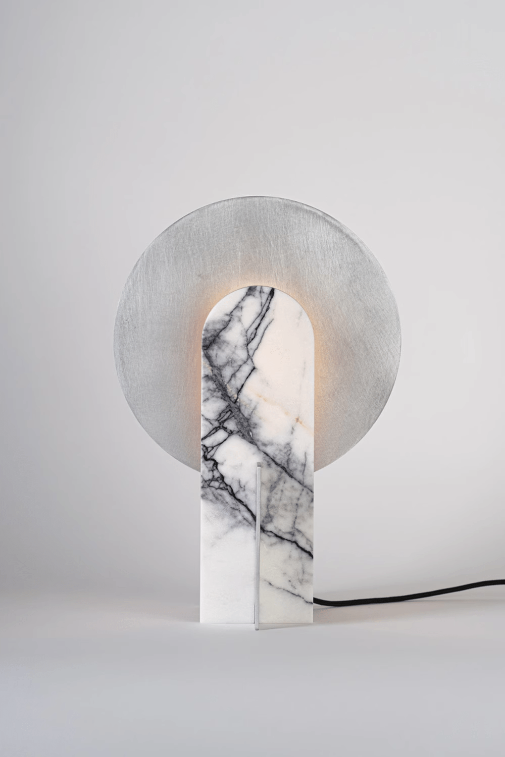 Solvique Arch-bordlampe i marmor