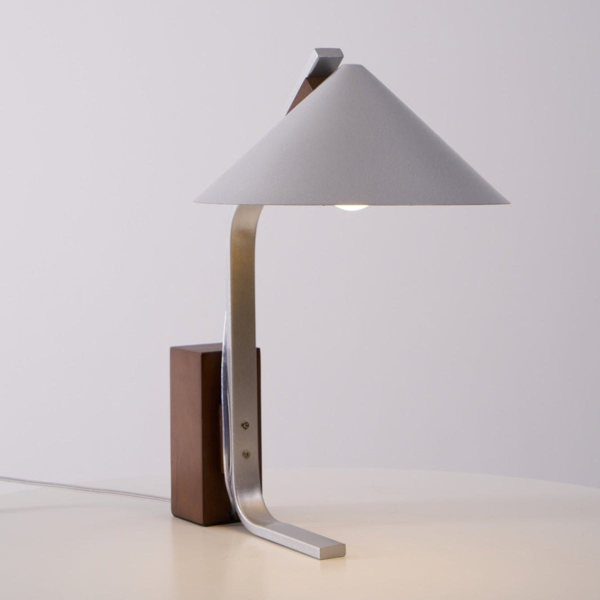 Ireld moderne bordlampe