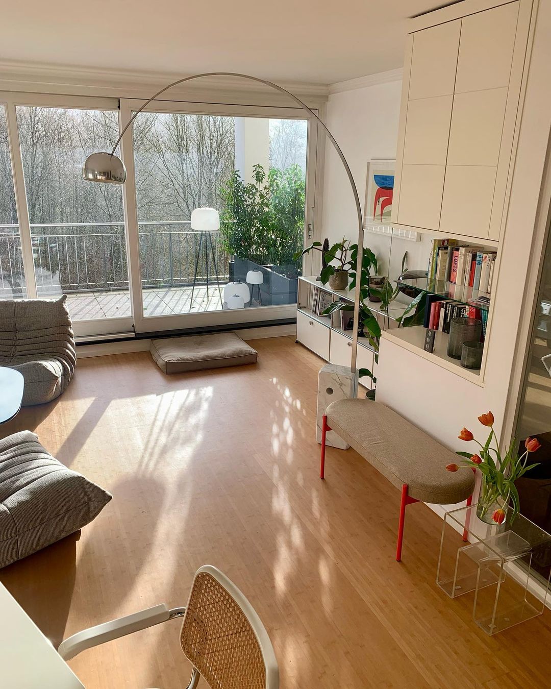 Alevra gulvlampe i stål og marmor