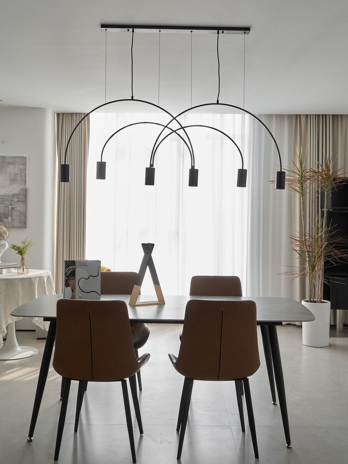 Candeeiro suspenso Noriel com cilindros sobrepostos, minimalista, para a sala de jantar