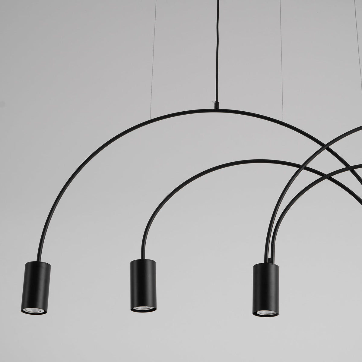 Candeeiro suspenso Noriel com cilindros sobrepostos, minimalista, para a sala de jantar