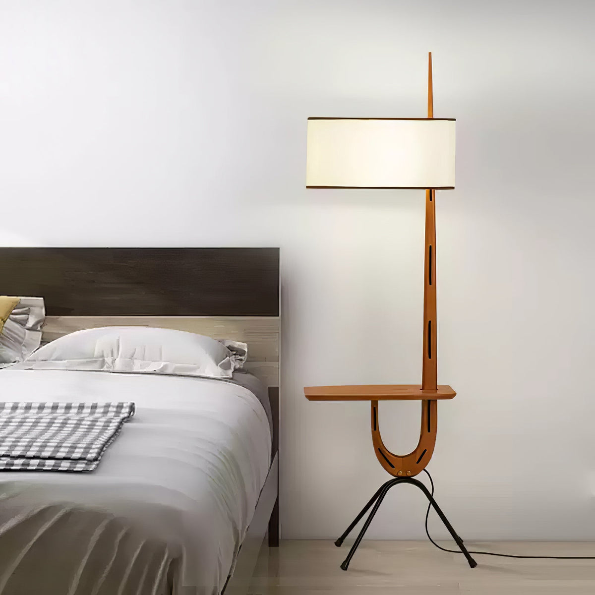 Vemara Golvlampa i trä i mitten av århundradet-stil