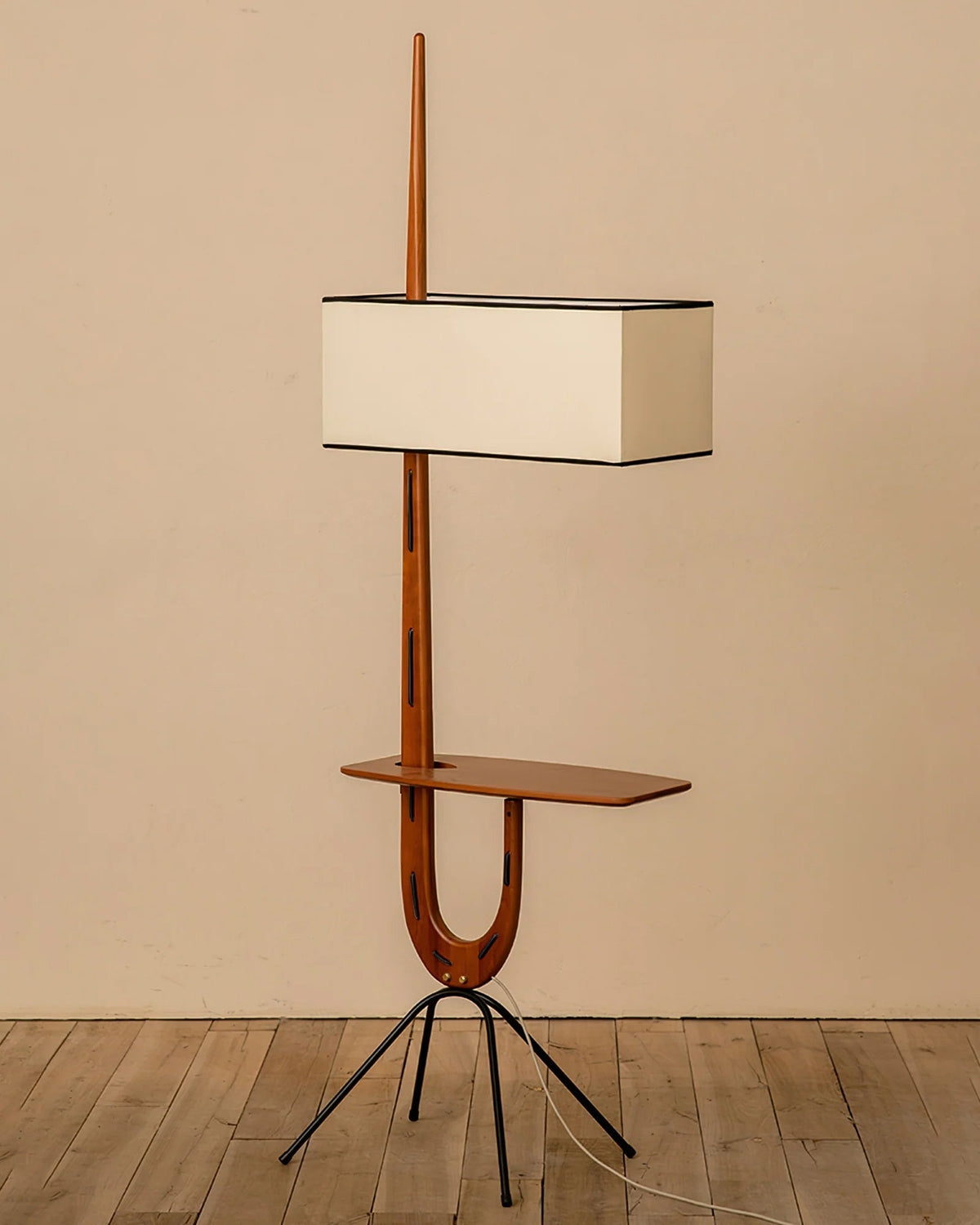 Vemara Golvlampa i trä i mitten av århundradet-stil