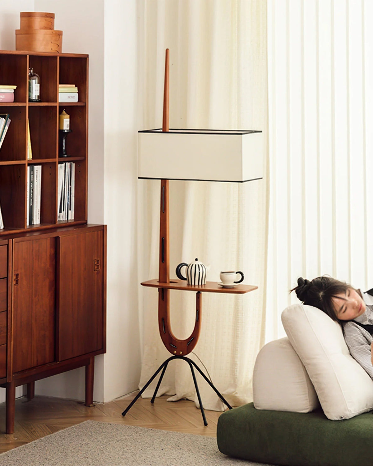 Vemara Golvlampa i trä i mitten av århundradet-stil