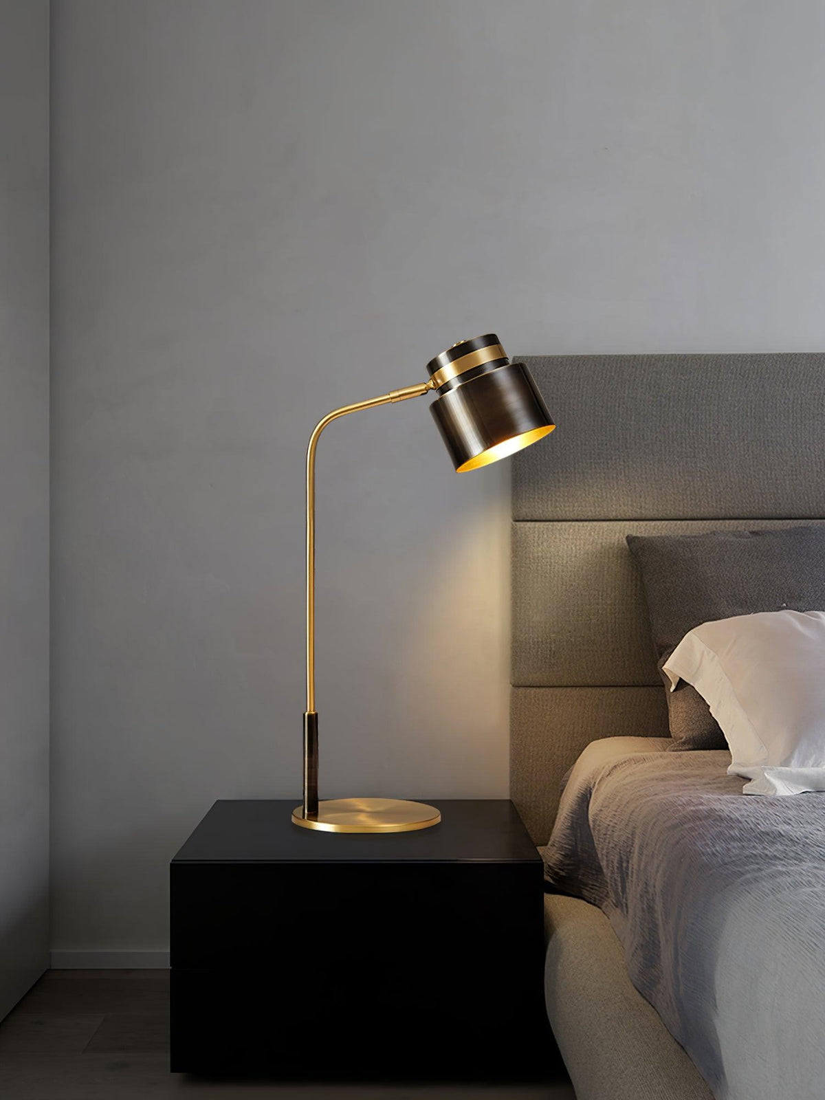 Zorase industriell bordslampa i mässing